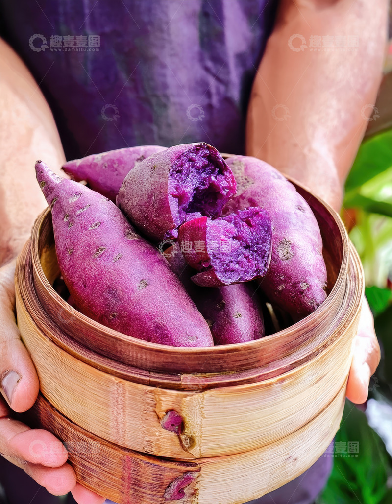 高清大图下载【趣麦麦图】双手捧竹制容器装紫薯