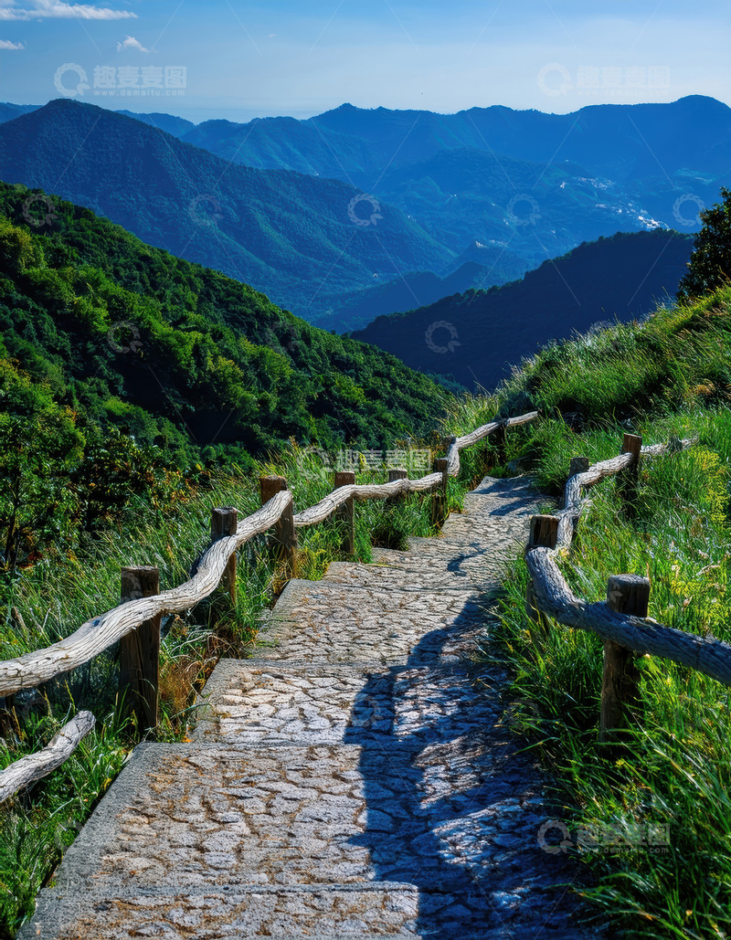 高清大图下载【趣麦麦图】梧桐山青石小径穿梭青山间