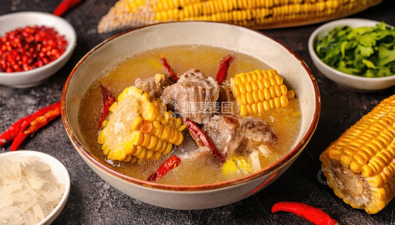 高清大图下载【趣麦麦图】碗中玉米炖排骨的诱人美食