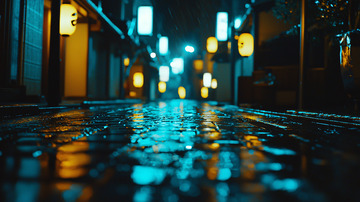 夜晚小巷雨后倒影