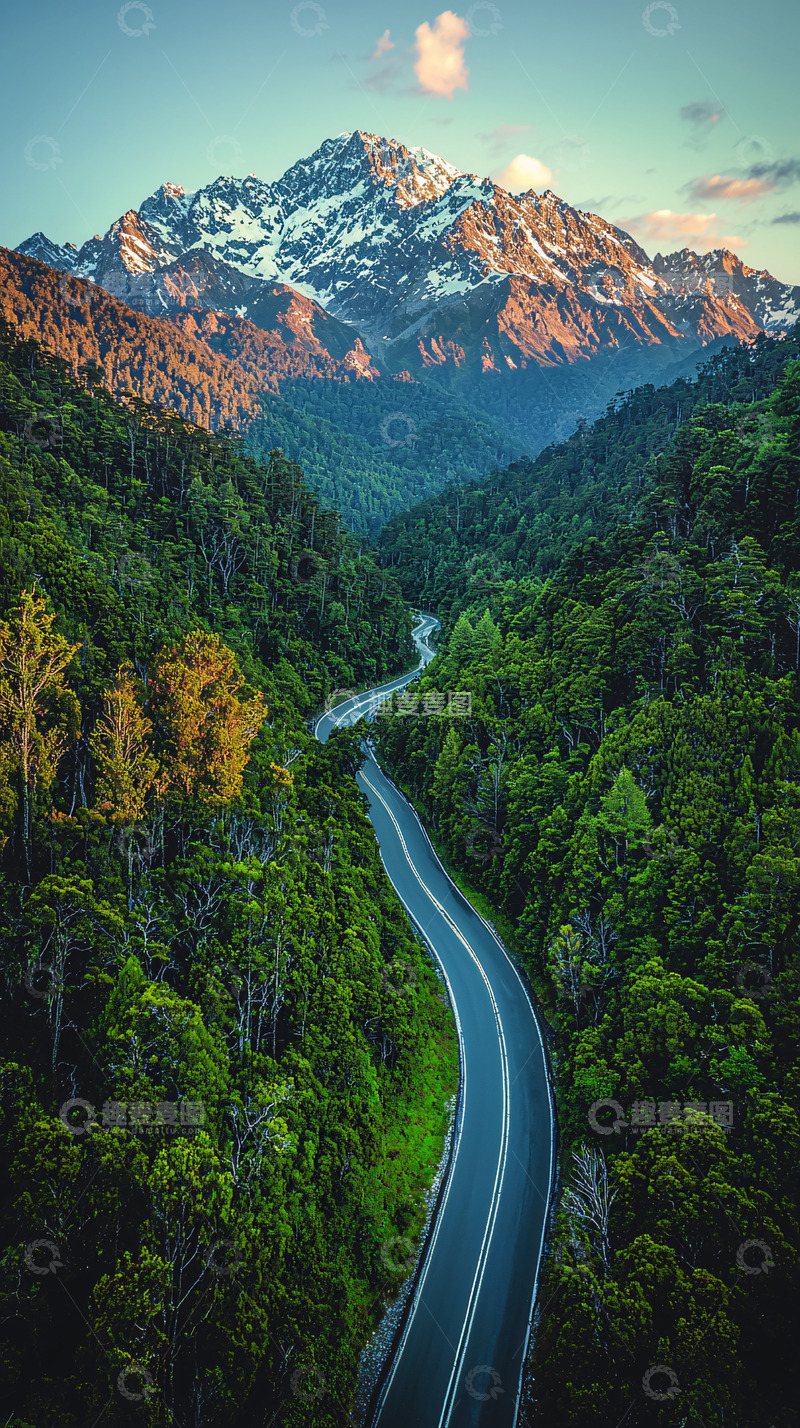 高清大图下载【趣麦麦图】蜿蜒山路通向雪山之巅