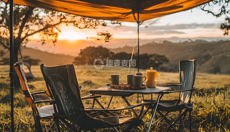 高清大图下载【趣麦麦图】草地上的露营