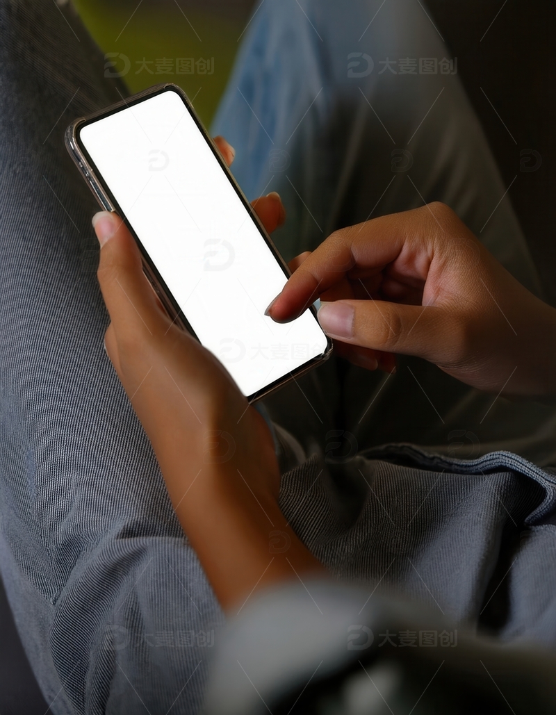 高清大图下载【趣麦麦图】双手操作空白屏幕的智能手机