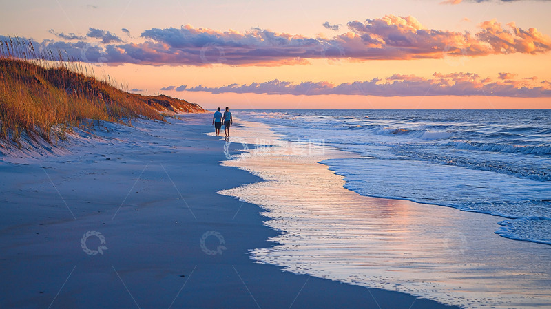 高清大图下载【趣麦麦图】夕阳下沙滩漫步的恋人