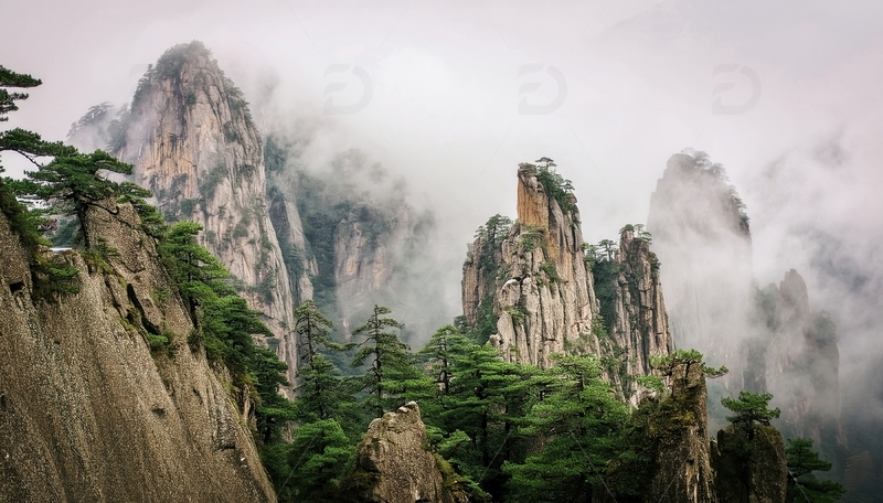 高清大图下载【趣麦麦图】云雾中黄山的奇松怪石峻峰