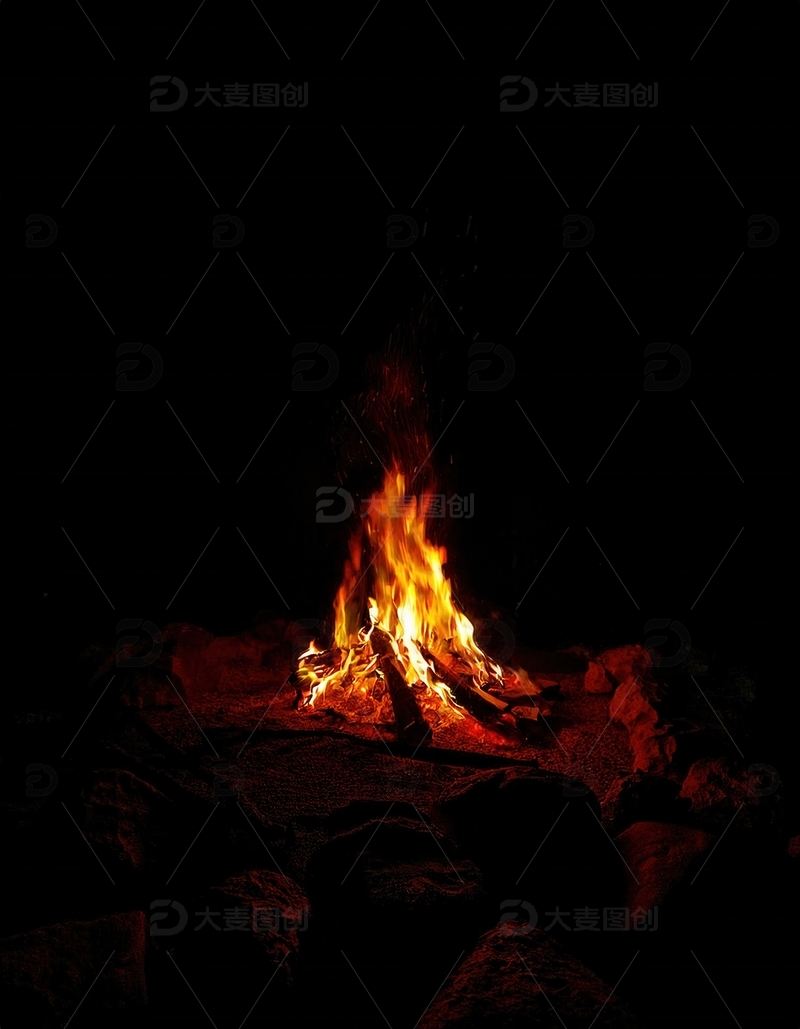 高清大图下载【趣麦麦图】黑暗中独自燃烧的熊熊篝火