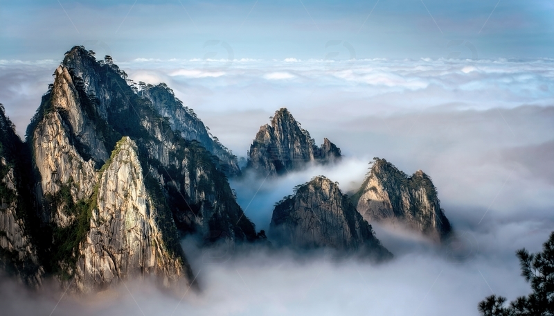 高清大图下载【趣麦麦图】黄山云海中若隐若现的奇秀峰林