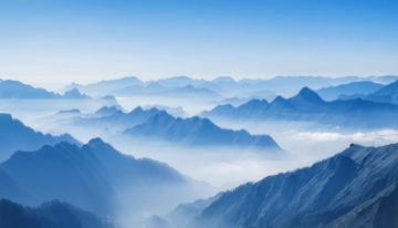 黄山淡雾中连绵起伏的黛色山峦