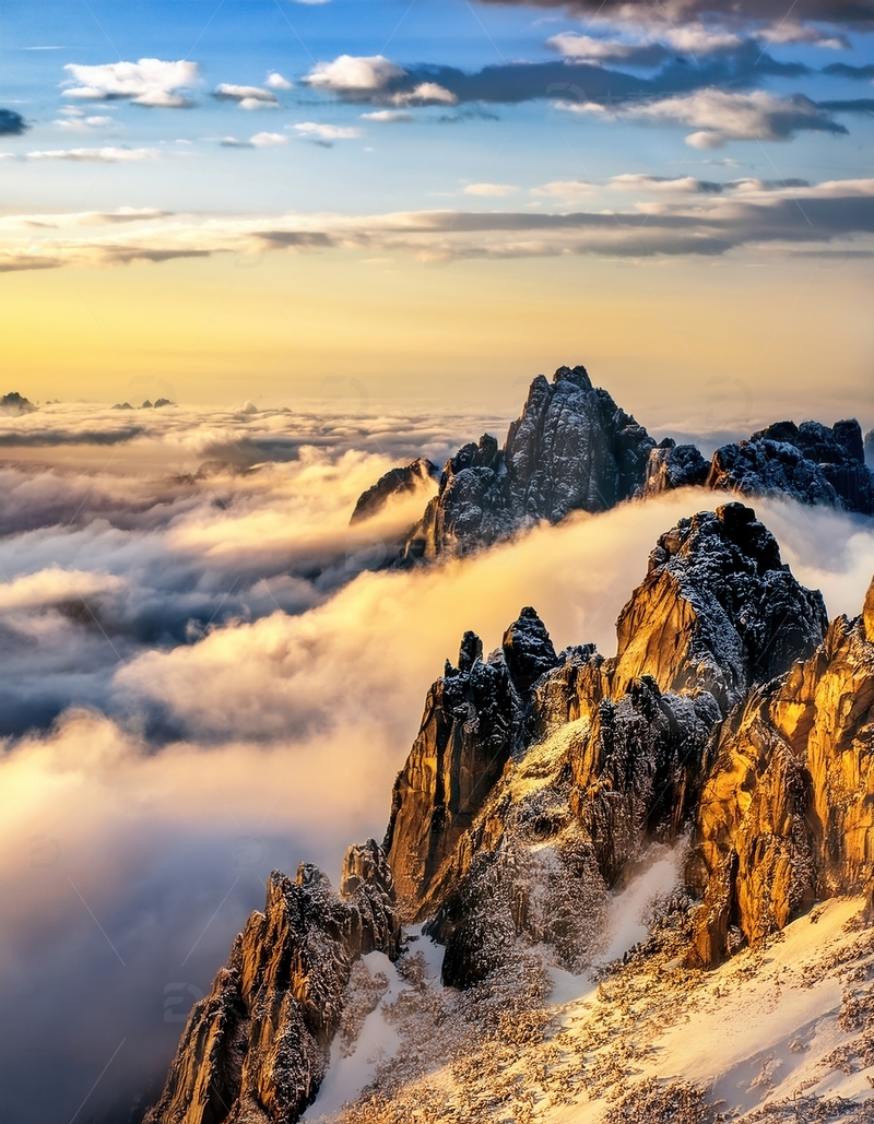 高清大图下载【趣麦麦图】霞光云海中黄山的雪覆奇峰