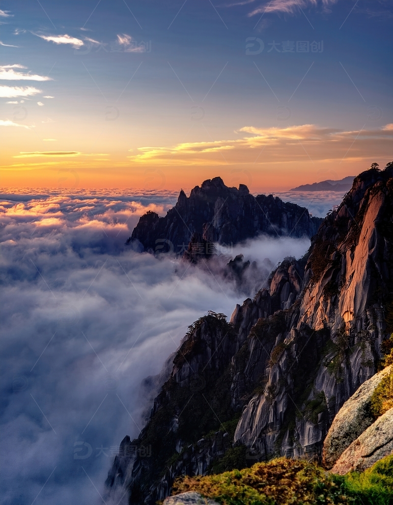 高清大图下载【趣麦麦图】霞映云海中黄山的巍峨峰景