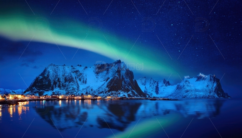 高清大图下载【趣麦麦图】湖畔雪山下，极光闪耀宁静夜