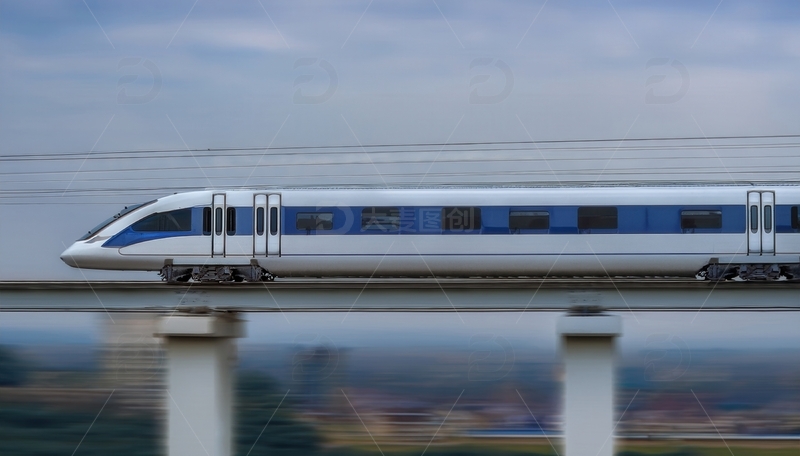 高清大图下载【趣麦麦图】高铁飞驰于高架，穿行朦胧远景
