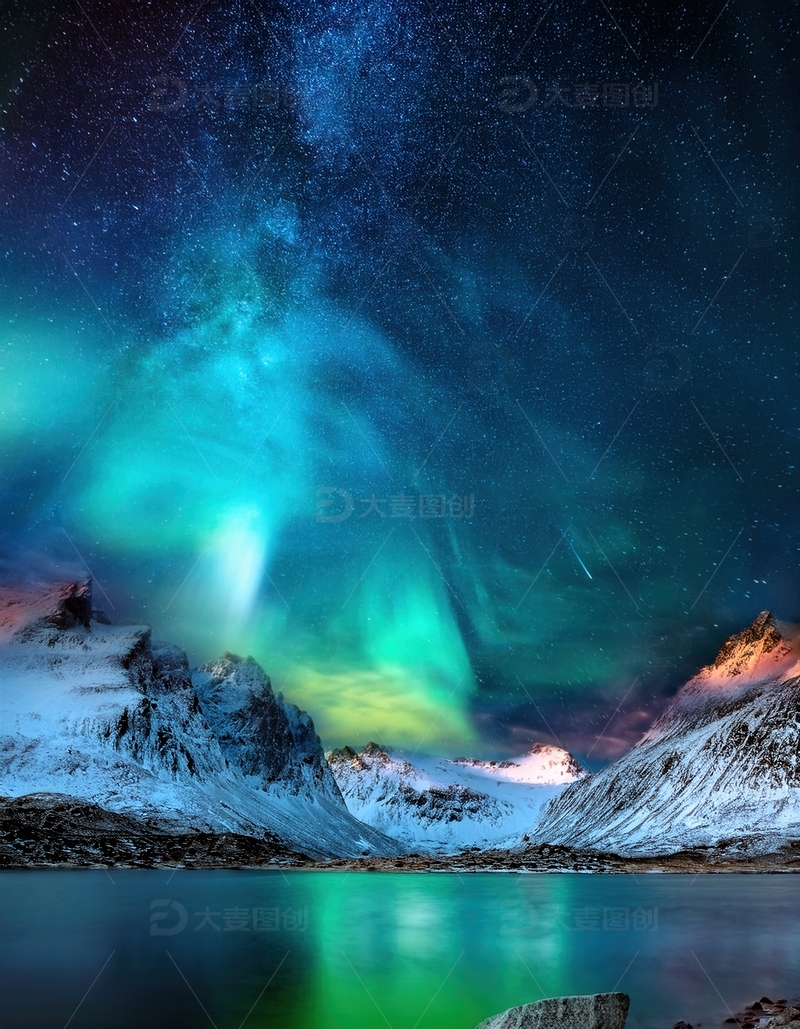 高清大图下载【趣麦麦图】冰湖雪山间，极光星河共映寒夜