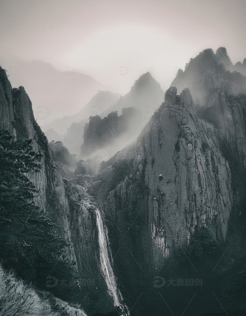 高清大图下载【趣麦麦图】烟岚中的黄山垂落瀑布与群峰