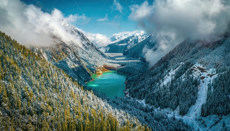 高清大图下载【趣麦麦图】雪岭云间的九寨沟碧湖秀丽风光