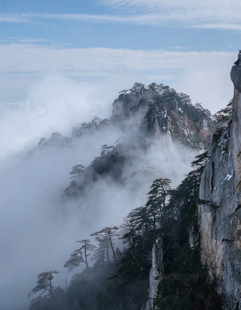 高清大图下载【趣麦麦图】云雾缭绕中的黄山奇松与险峰