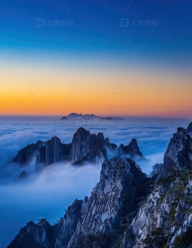 高清大图下载【趣麦麦图】日出云海间的雄伟黄山奇峰