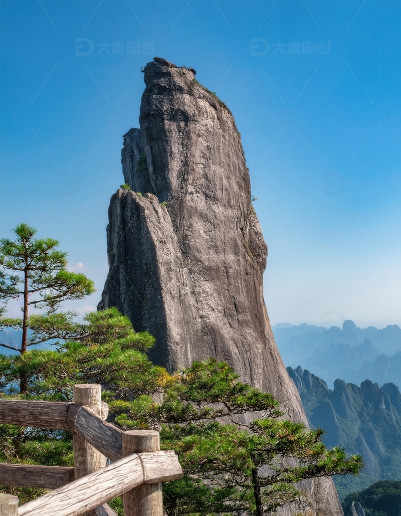 高清大图下载【趣麦麦图】晴空下黄山孤耸怪石与苍松