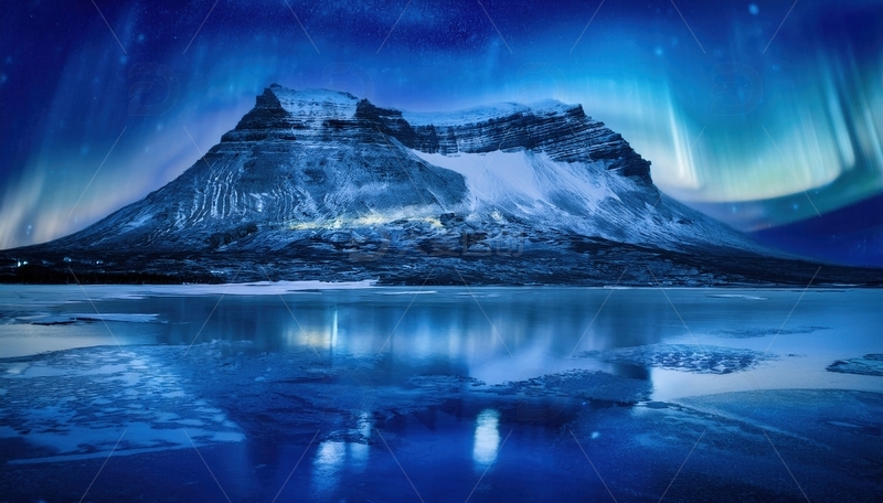 高清大图下载【趣麦麦图】冰湖映峻岭，极光舞动的梦幻夜