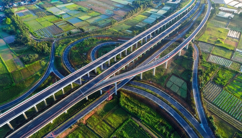 高清大图下载【趣麦麦图】航拍纵横于田野间的立体交通枢纽