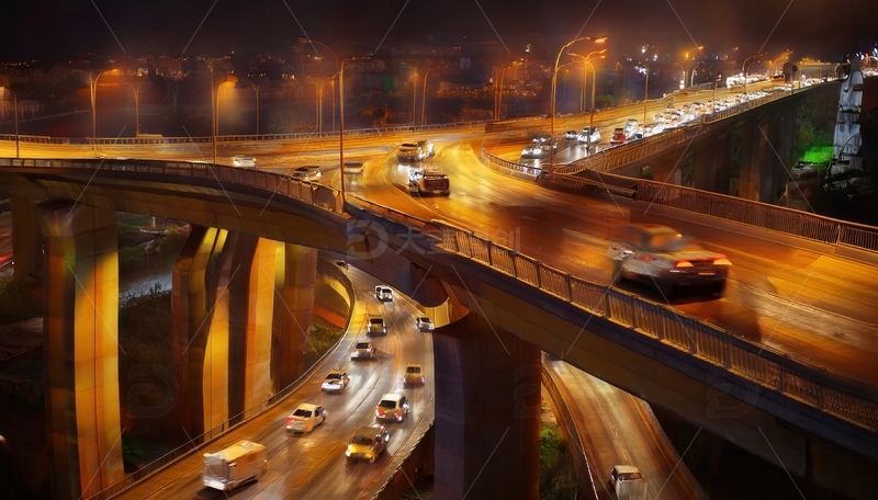 高清大图下载【趣麦麦图】夜色中车水马龙的多层立交桥