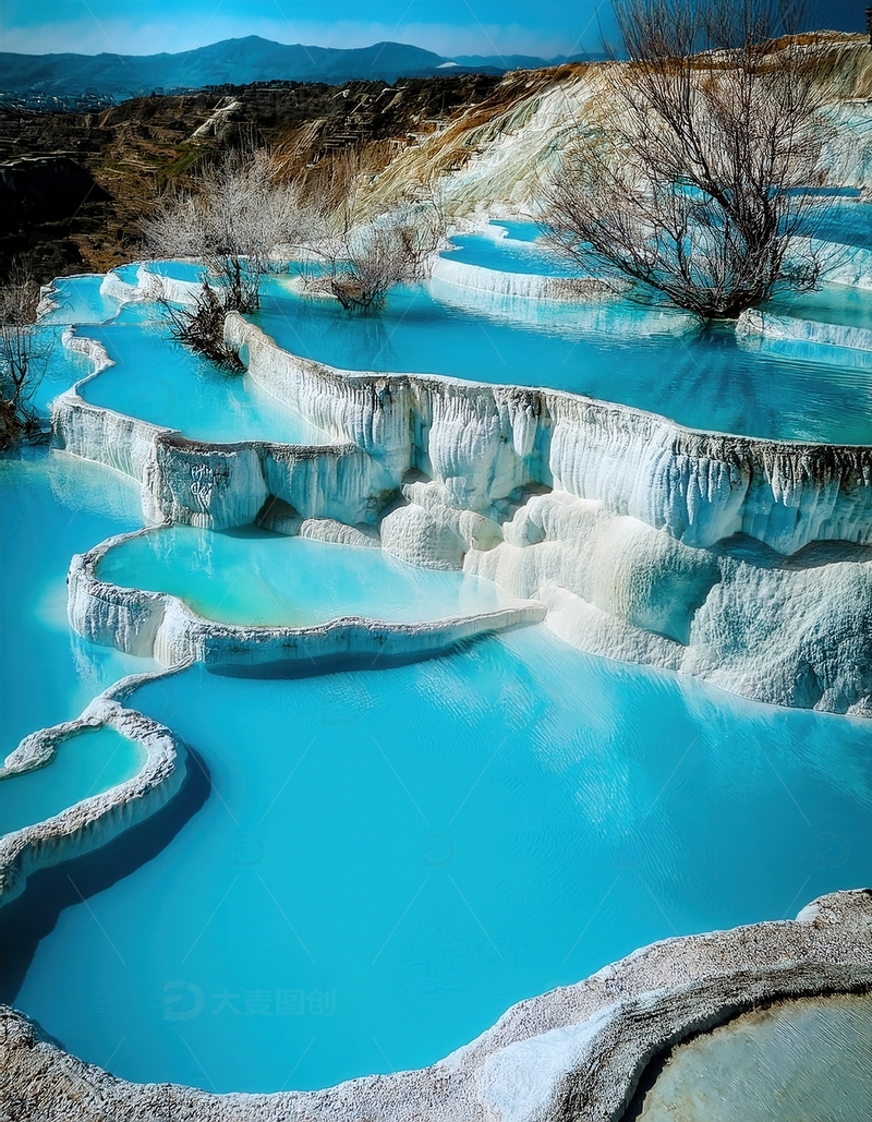 高清大图下载【趣麦麦图】蓝白交织的梦幻钙化梯田水景