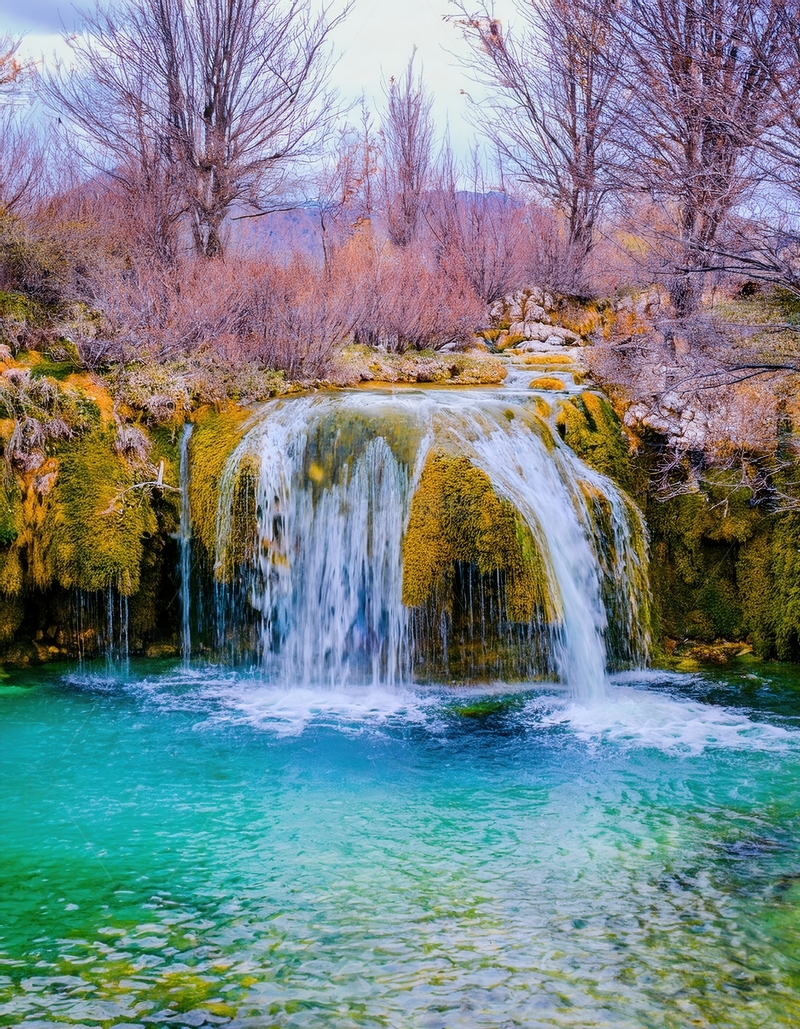 高清大图下载【趣麦麦图】清潭上覆绿苔的灵动小瀑布