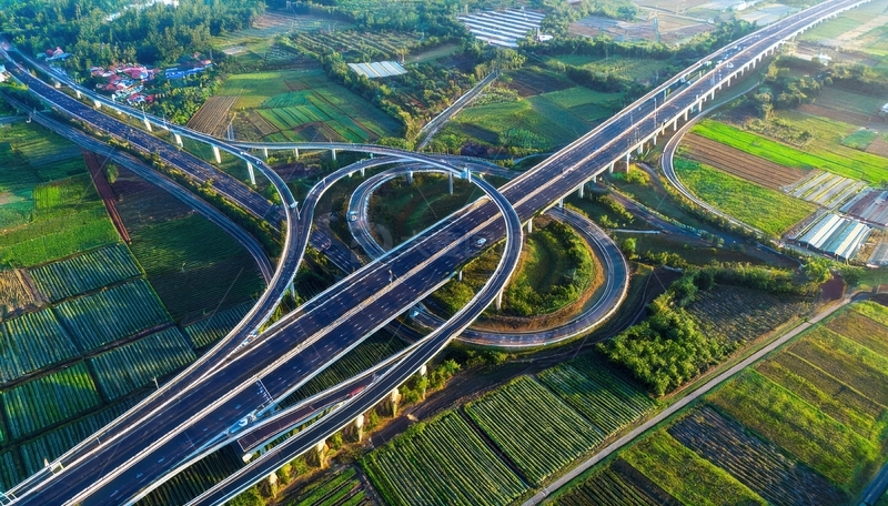 高清大图下载【趣麦麦图】航拍田园上的多层立交桥美景