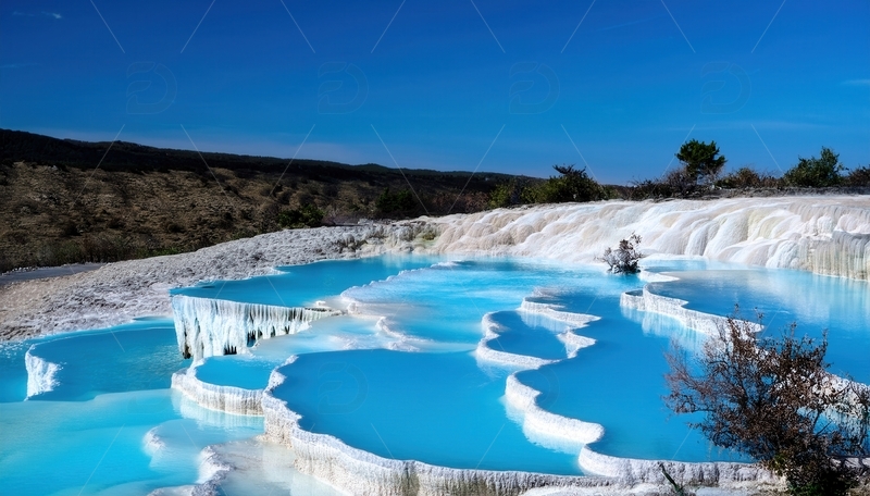 高清大图下载【趣麦麦图】蓝白交织的梦幻钙化池景观