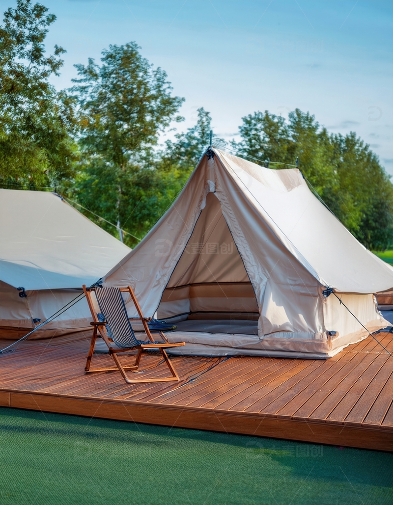 高清大图下载【趣麦麦图】木台上帐篷配躺椅的惬意露营场景