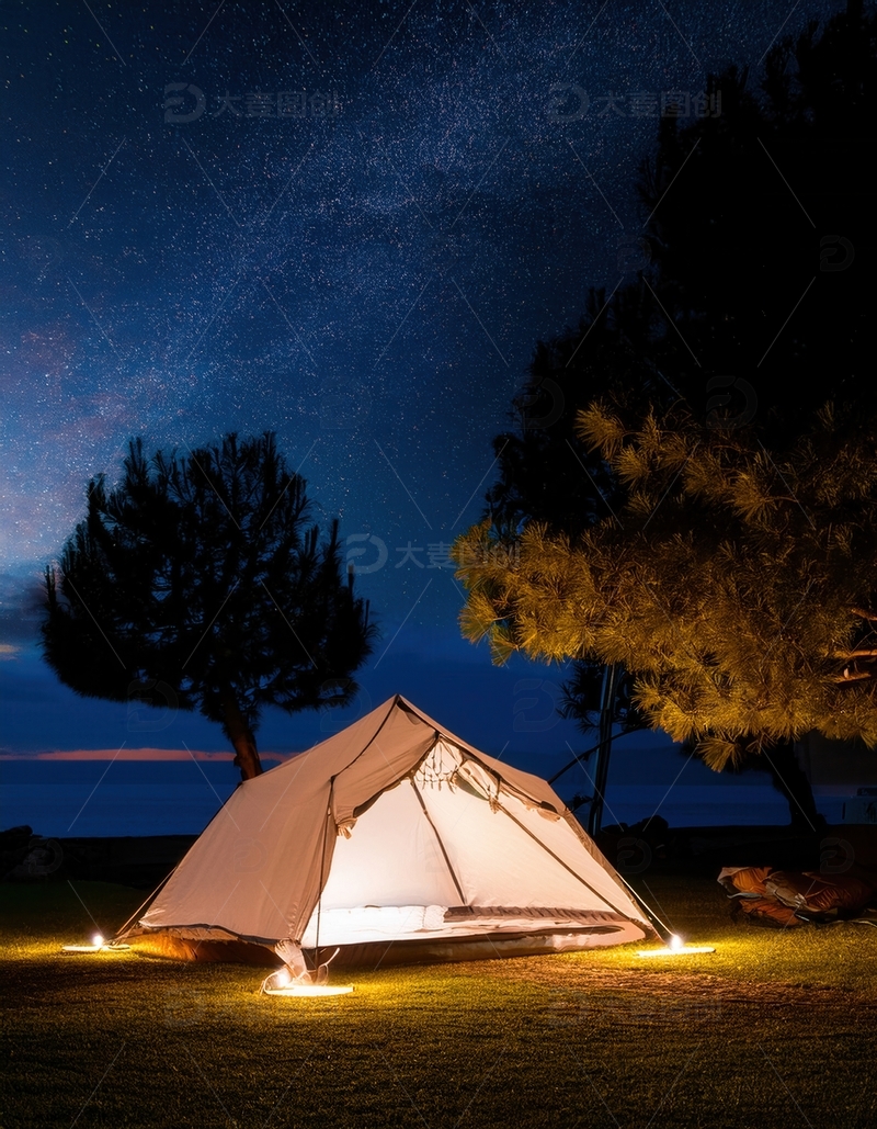 高清大图下载【趣麦麦图】星空下草地中散发微光的露营帐篷