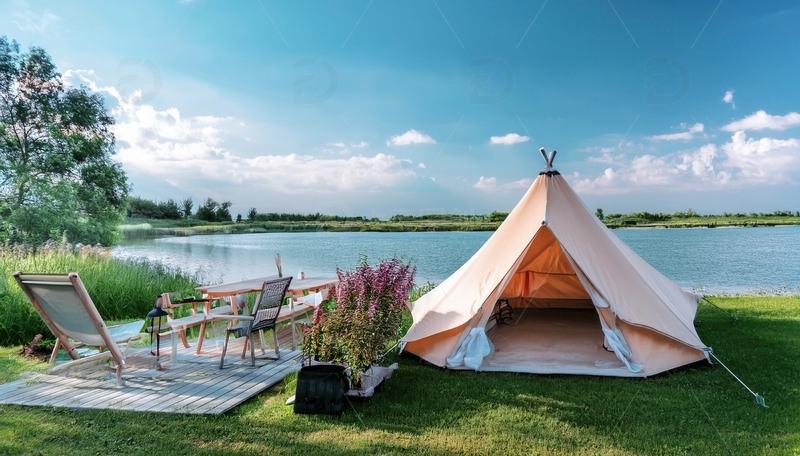 高清大图下载【趣麦麦图】湖畔草地的舒适休闲露营帐篷