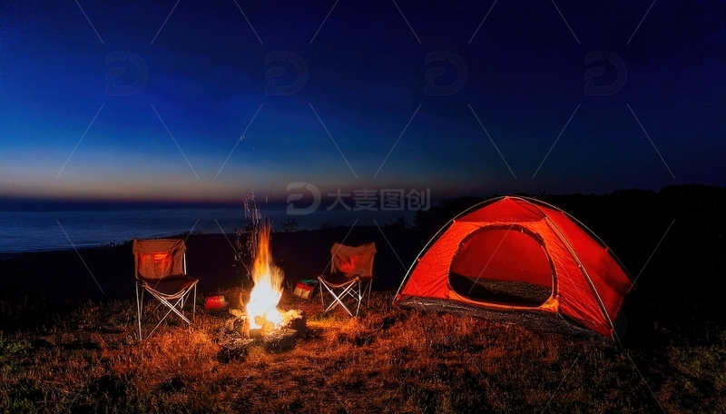 高清大图下载【趣麦麦图】海边篝火旁的红色温馨露营帐篷