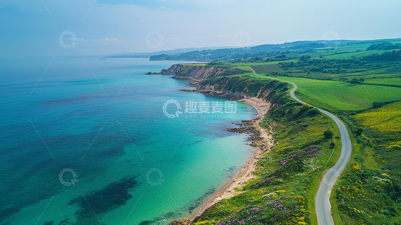 高清大图下载【趣麦麦图】美丽海岸线与绿色山丘