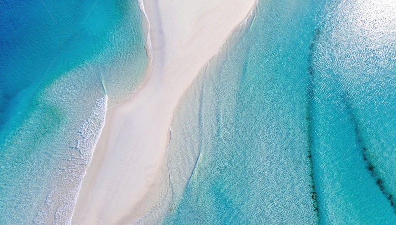 高清大图下载【趣麦麦图】俯览马尔代夫蓝白交织的梦幻海岸线