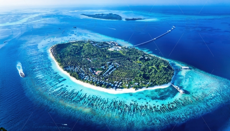 高清大图下载【趣麦麦图】俯瞰马尔代夫葱郁海岛与澄澈海域