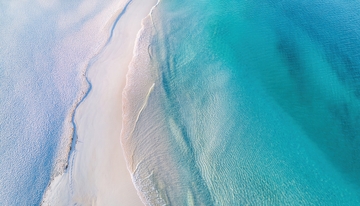 马尔代夫碧海与细腻白沙交汇美景