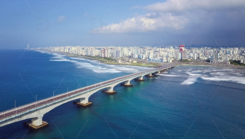 高清大图下载【趣麦麦图】马尔代夫跨海大桥与沿岸城市景观