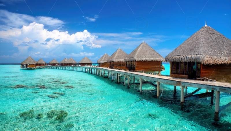 高清大图下载【趣麦麦图】马尔代夫海上栈道连接的迷人水上屋