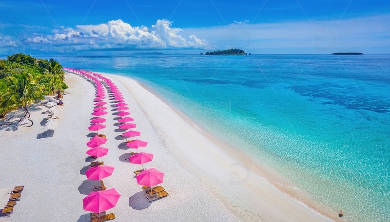 高清大图下载【趣麦麦图】马尔代夫粉伞沙滩与澄澈碧海美景