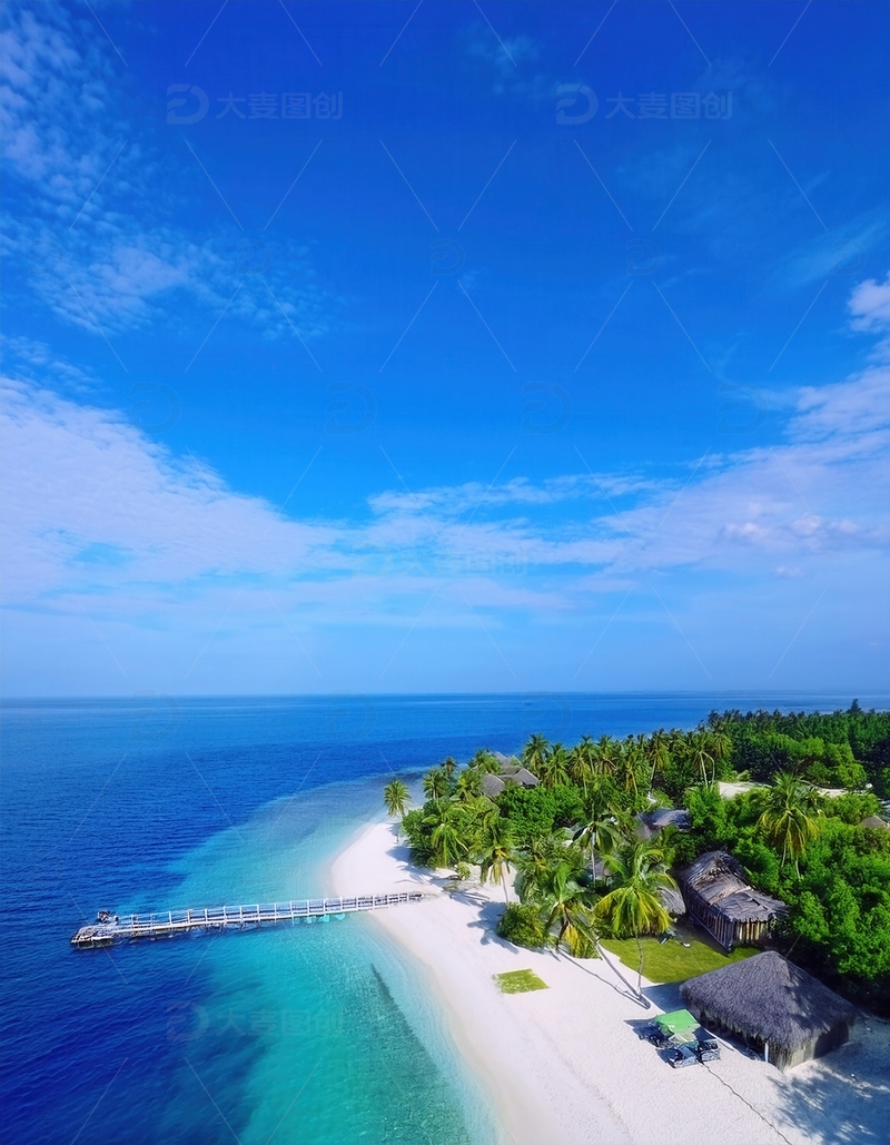 高清大图下载【趣麦麦图】俯瞰马尔代夫碧海白沙环绕的度假岛