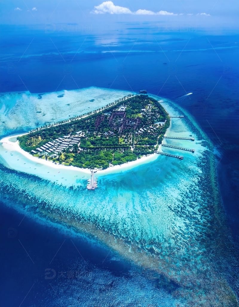 高清大图下载【趣麦麦图】俯瞰马尔代夫珊瑚环绕的绝美度假岛