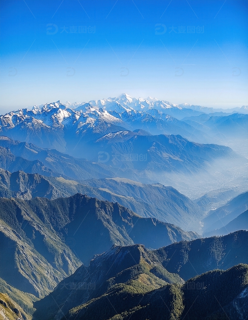 高清大图下载【趣麦麦图】蓝塘朗塘蓝天薄雾间的壮丽群山
