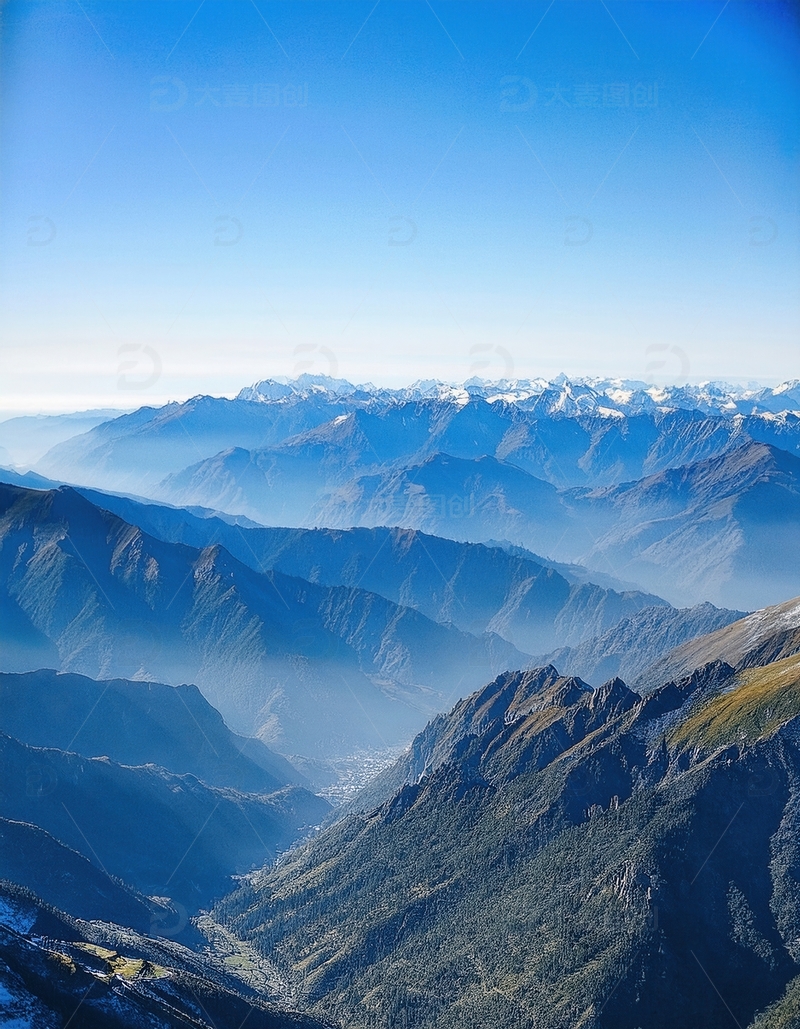 高清大图下载【趣麦麦图】蓝塘朗塘蓝天薄雾中的连绵山脉