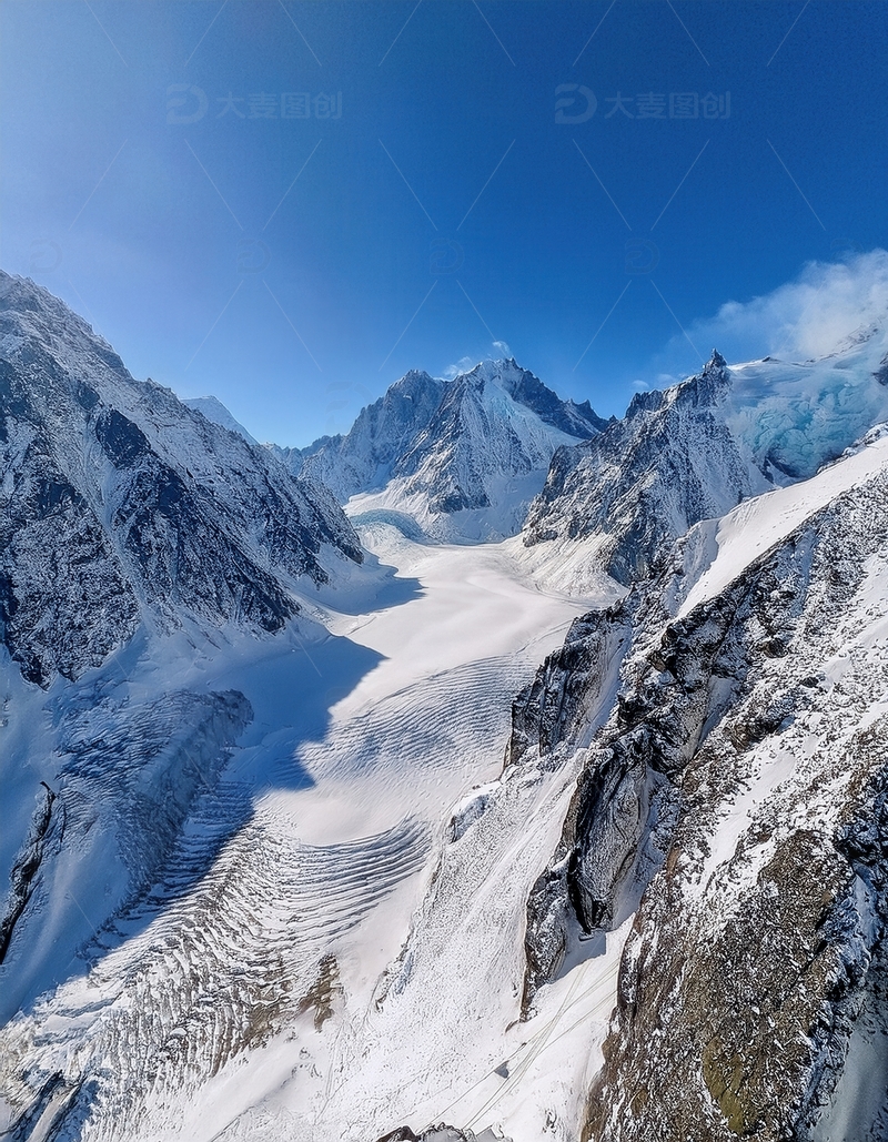 高清大图下载【趣麦麦图】蓝塘朗塘蓝天雪山间的广袤冰川