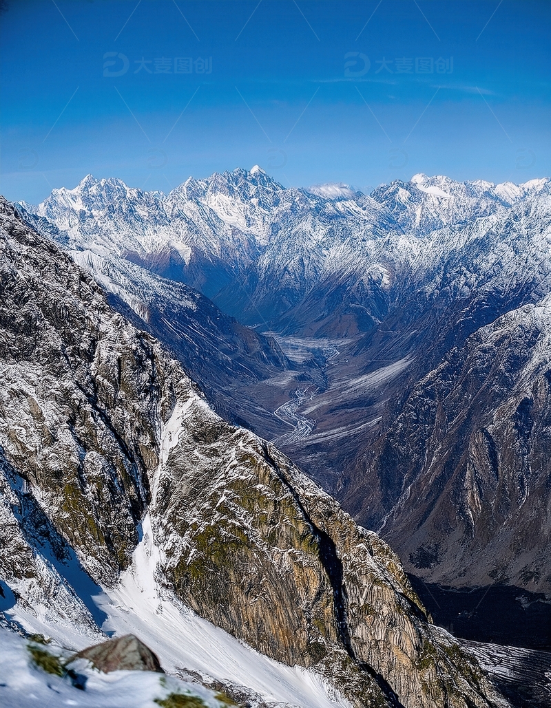 高清大图下载【趣麦麦图】蓝塘朗塘蓝天下的巍峨雪山峡谷
