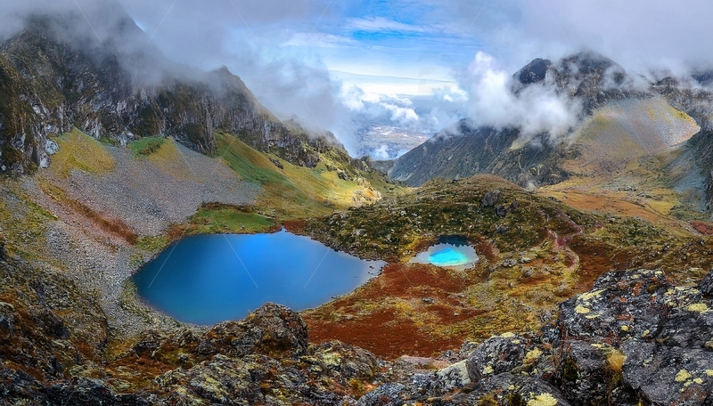高清大图下载【趣麦麦图】蓝塘朗塘云雾下的梦幻多彩山湖