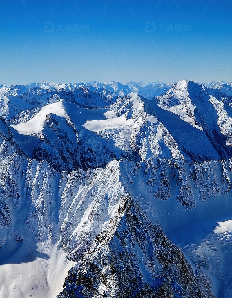 高清大图下载【趣麦麦图】蓝塘朗塘蓝天映衬下的皑皑雪山