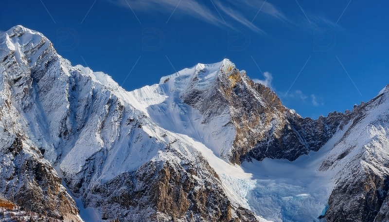 高清大图下载【趣麦麦图】蓝塘朗塘蓝天白雪下的巍峨山脉