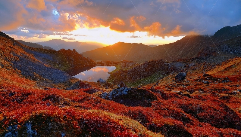 高清大图下载【趣麦麦图】蓝塘朗塘夕照下的绚烂山谷湖景